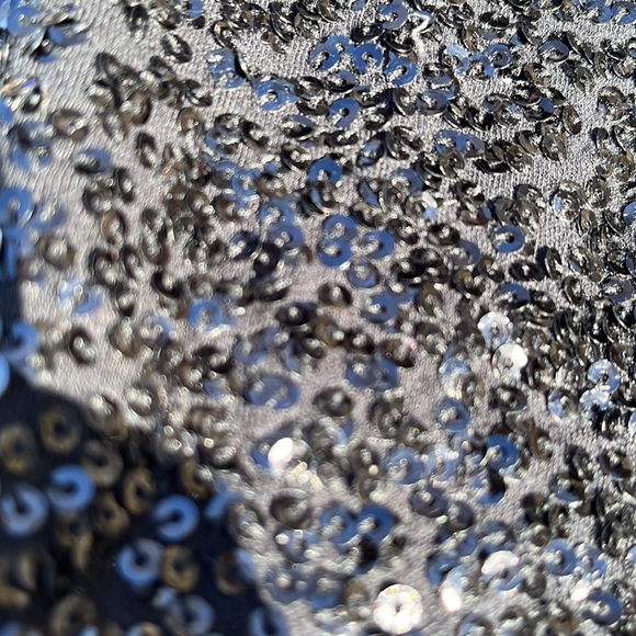 Long sleeve, suave women’s dress shirt - Picture 2 of 6